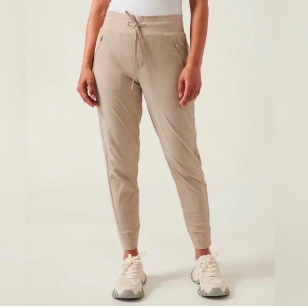 Athleta Trekkie North Joggers Beige‎ Tan Hiking Pants Womens Size 8 Zip Pockets